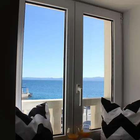 Sunny & Modern By The Sea Apartment Bol