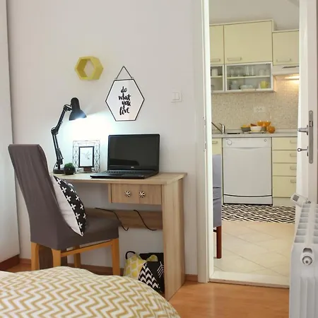 Sunny & Modern By The Sea Apartment