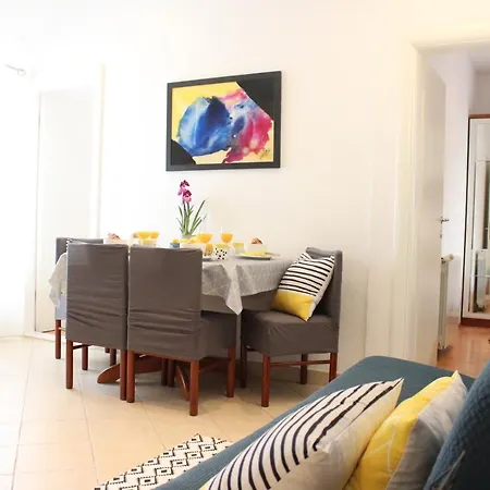Apartment Sunny & Modern By The Sea