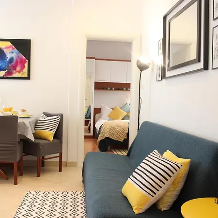Sunny & Modern By The Sea Apartment