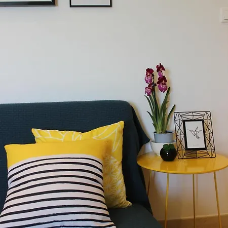 Sunny & Modern By The Sea Apartment *